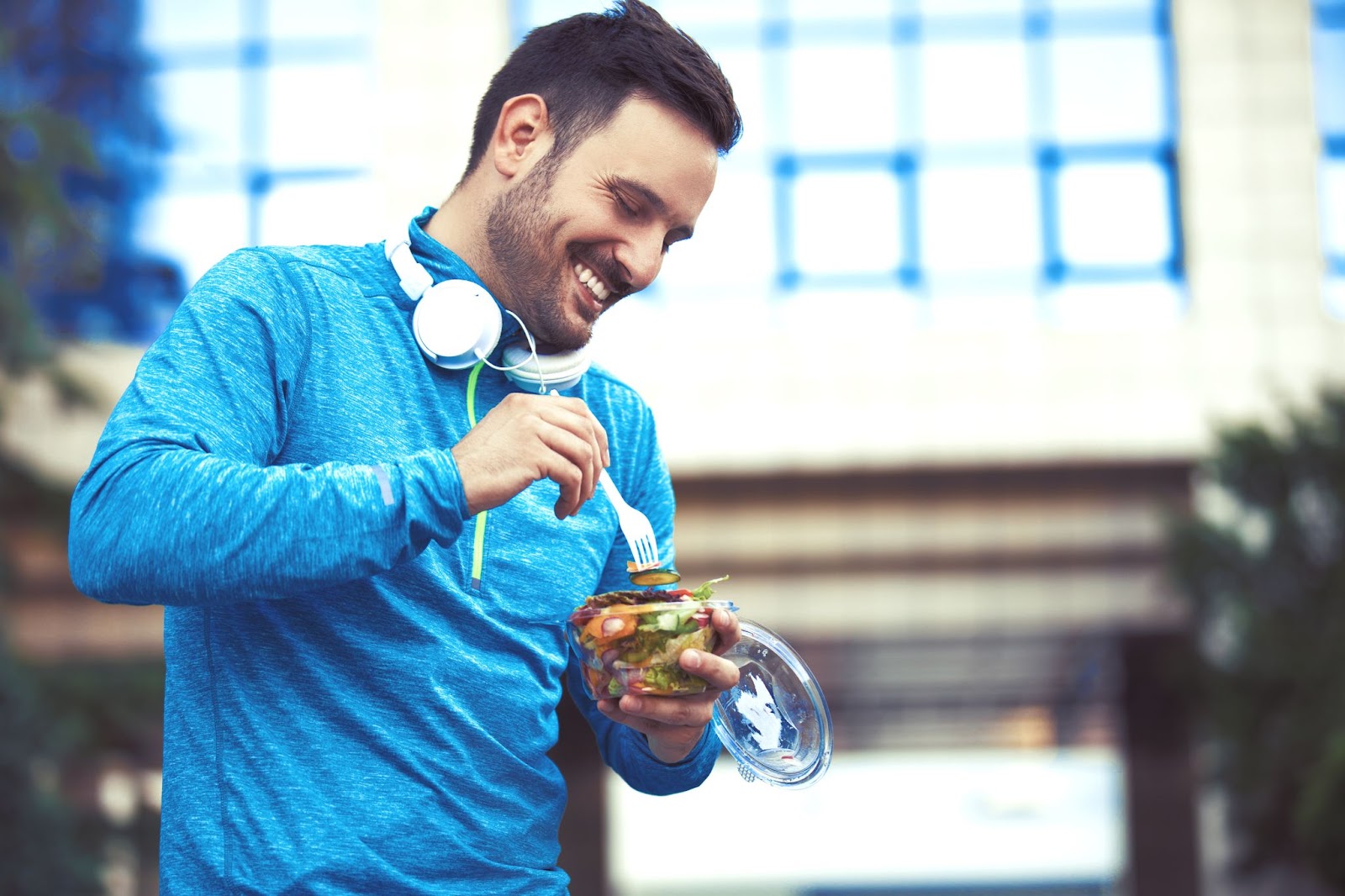 Man eating healthy food at a gym